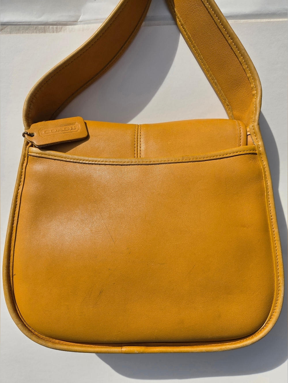 Coach Ergo 9034 1990s Yellow Glove Tanned Leather - Picture 2 of 16